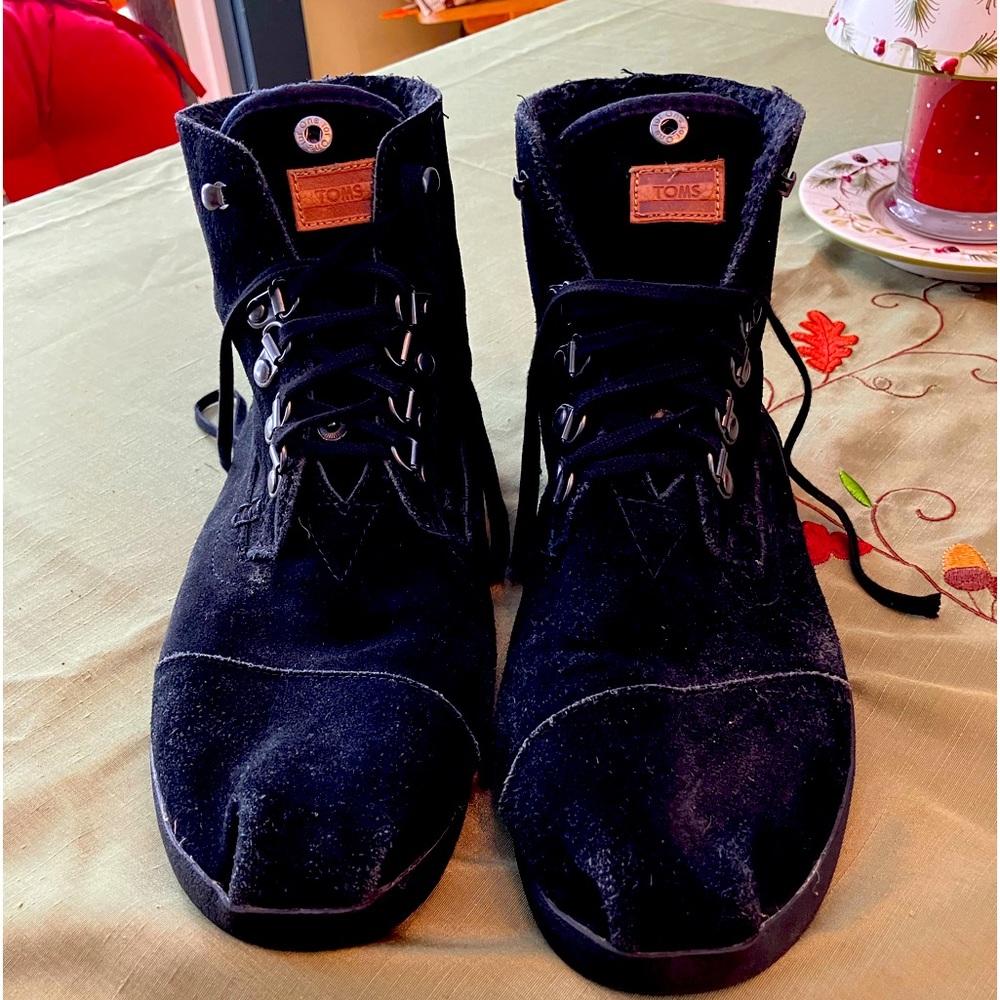 Tom’s short boot